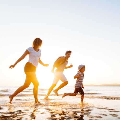 Worried couple discussing estate plans, reflecting the urgency to Avoid Delay for Writing a Will with help from Trusted Will Writing, Weston Super Mare.